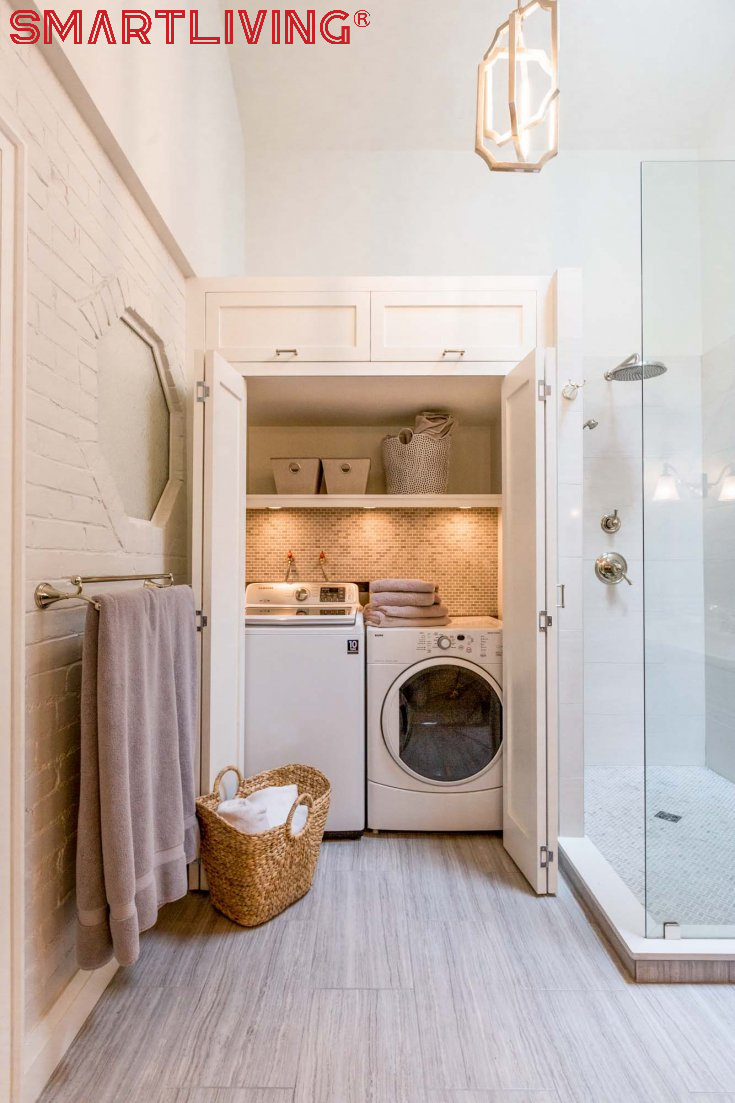 Nhà vệ sinh có cả máy giặt, máy sấy, khu vực xếp đồ, tích hợp khu vực tắm đứng. Quả nhiên, mang đến cảm giác vừa tiện nghi vừa đẹp mắt và hiện đại